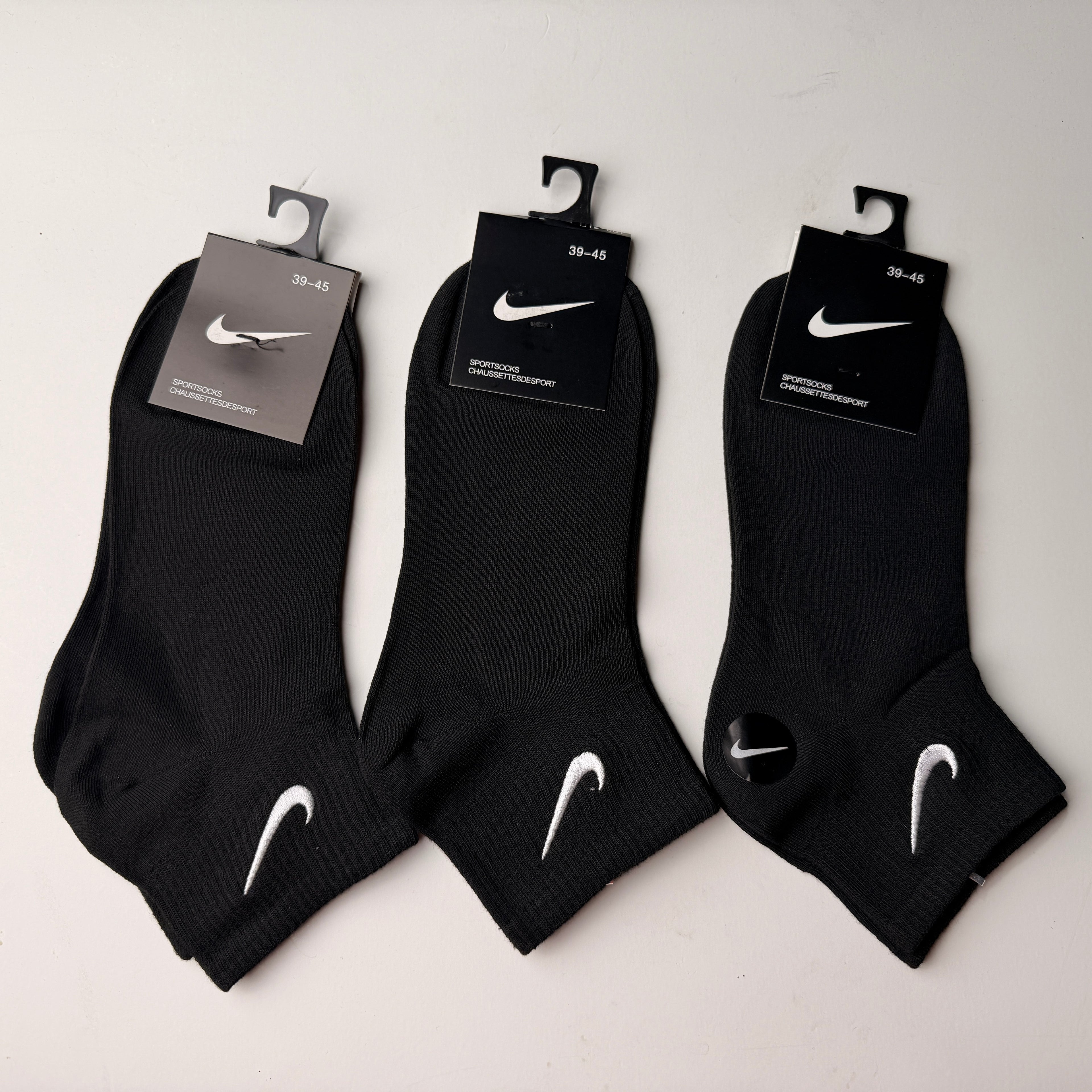 Tin corto Nike con logo bordado