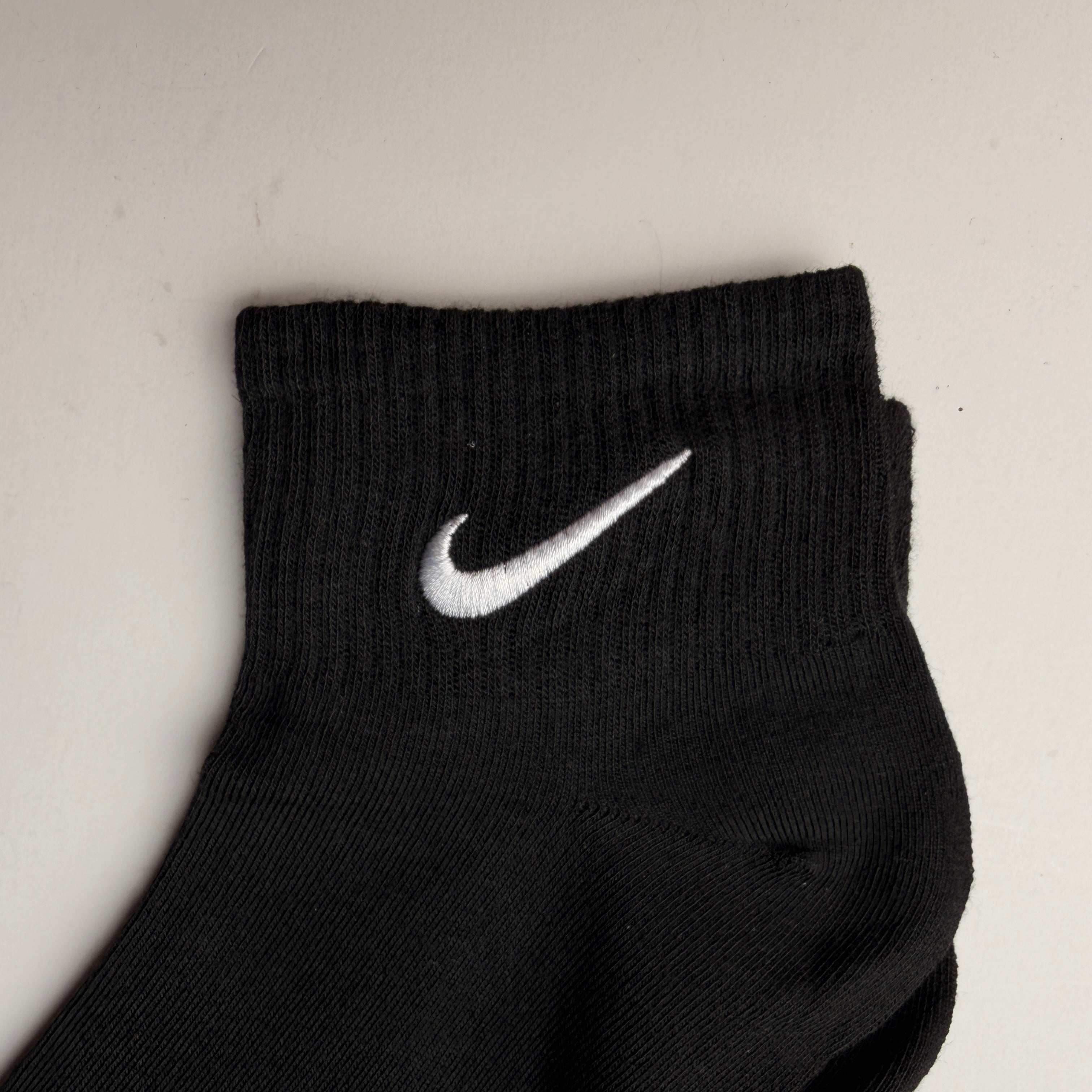 Tin corto Nike con logo bordado
