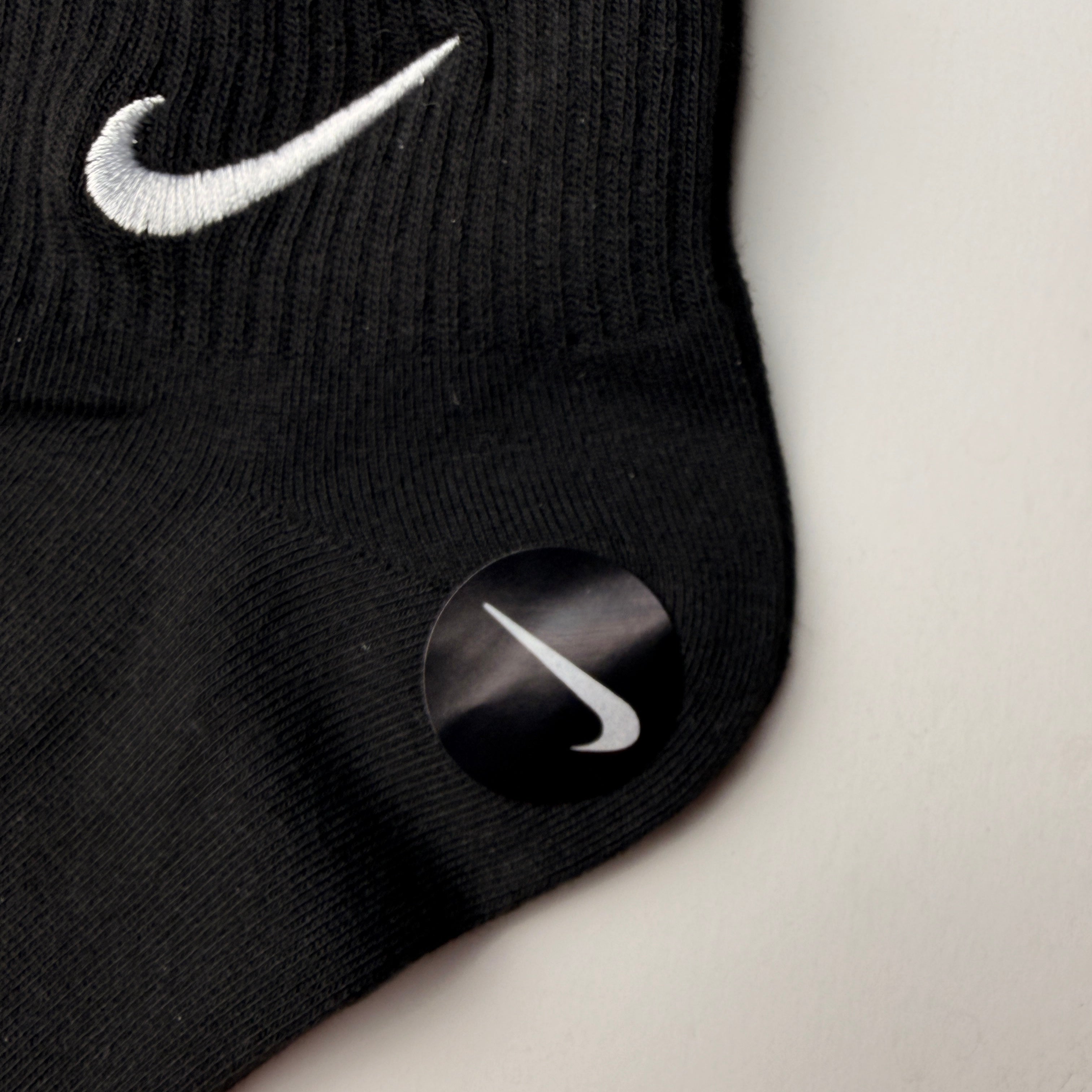 Tin corto Nike con logo bordado