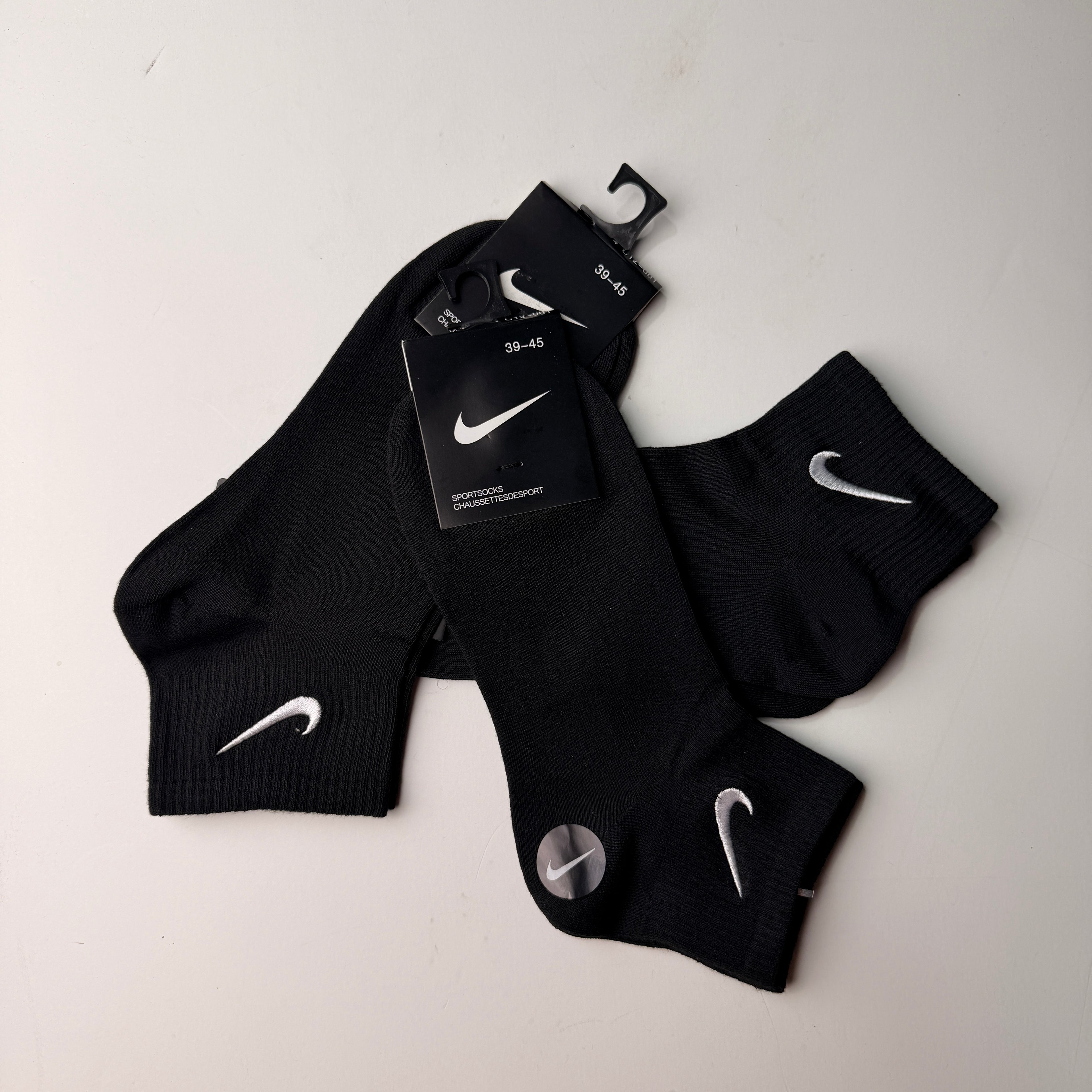 Tin corto Nike con logo bordado