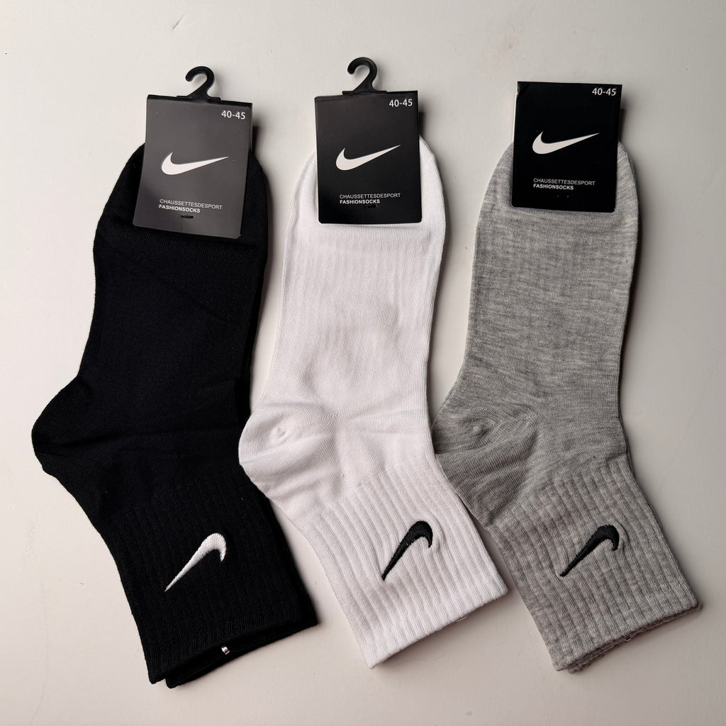 Calceta 2/4 Nike con logo bordado