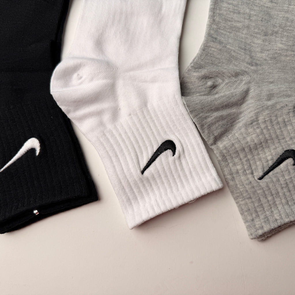 Calceta 2/4 Nike con logo bordado