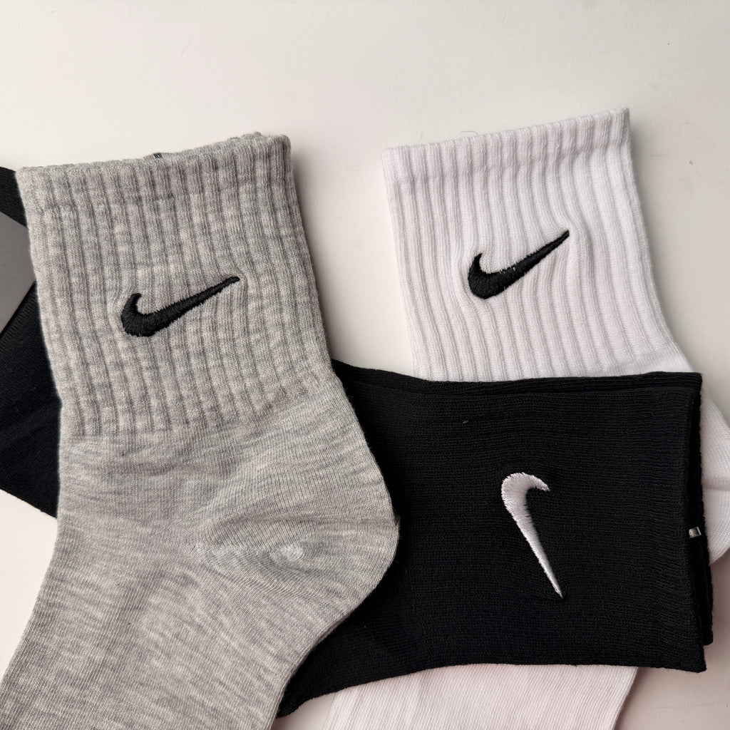 Calceta 2/4 Nike con logo bordado