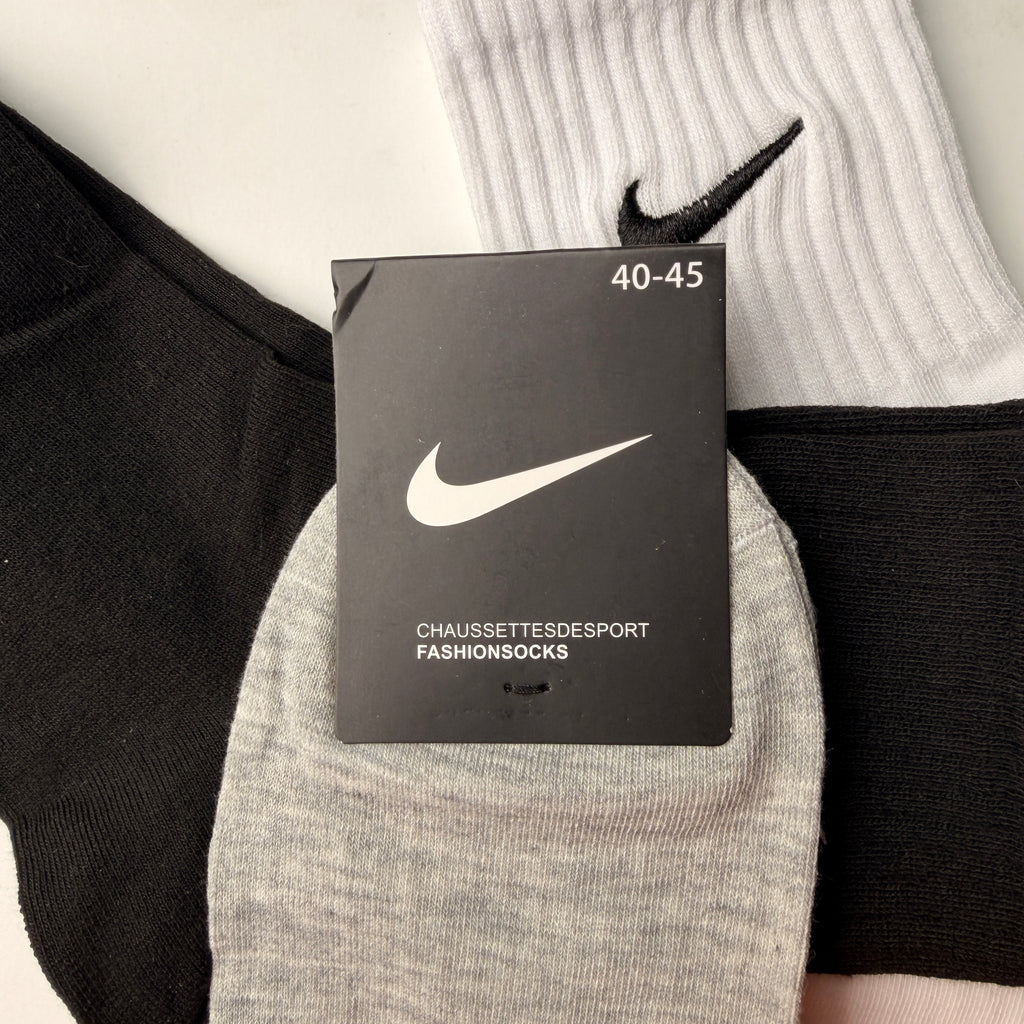 Calceta 2/4 Nike con logo bordado